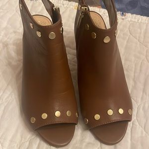 Vince Camuto leather brown peep toe booties